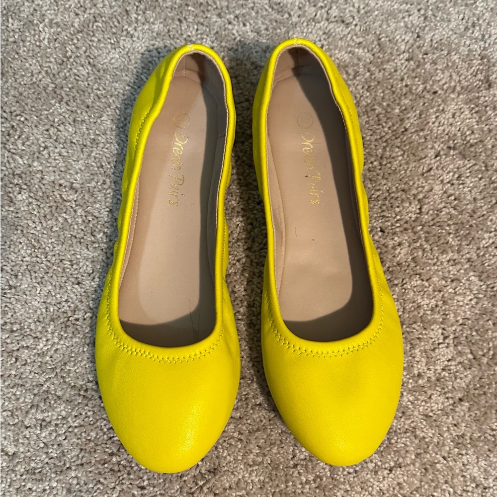 Dream Pairs yellow flats size 7.5 (worn once)
